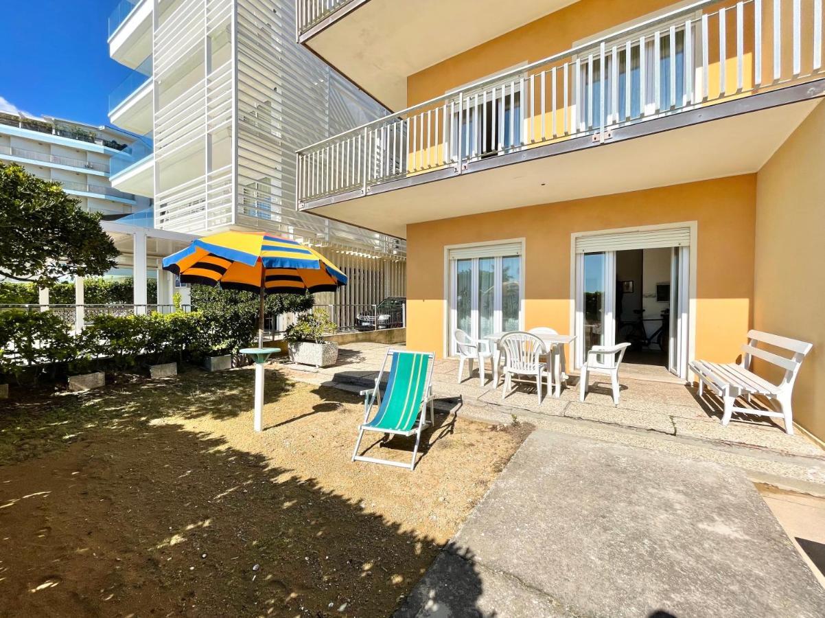Villa Fronte Mare-Carraro Immobiliare Jesolo - Family Apartments Extérieur photo