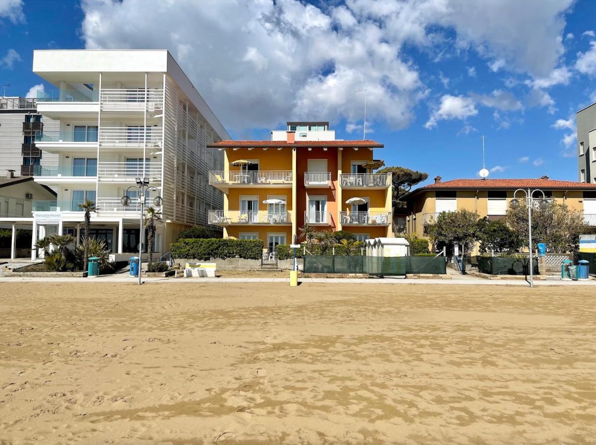Villa Fronte Mare-Carraro Immobiliare Jesolo - Family Apartments Extérieur photo